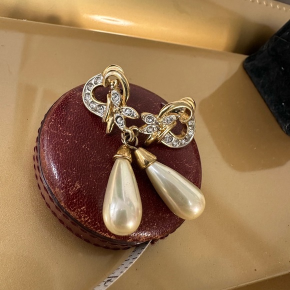 Vintage goldtone pearl drop dangle earrings rhinestones - Picture 4 of 6